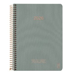 KOZO Planner 2026 er en stilfuld, tresproget årskalender, perfekt til at organisere både arbejde, skole og hverdag.