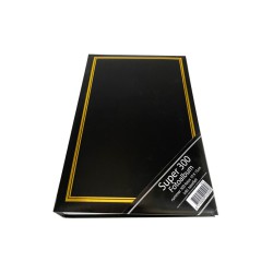 Et elegant fotoalbum med sort omslag og gulddetaljer, plads til 300 billeder i størrelse 10×15 cm og inkl. tekstark til noter.