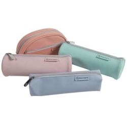 Aquarel penalhus i assorterede farver og former