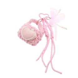 Dekorativ Tinka Bag Charm formet som en lyserød taske. BAKKELEG