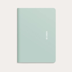 En pastelgrøn notesbog i A5-format med garnhæftet bagside og 70 gr. papir.