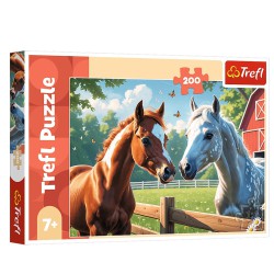 Trefl Horses in the Clearing puslespil med 200 brikker og smukt motiv af heste i naturen.