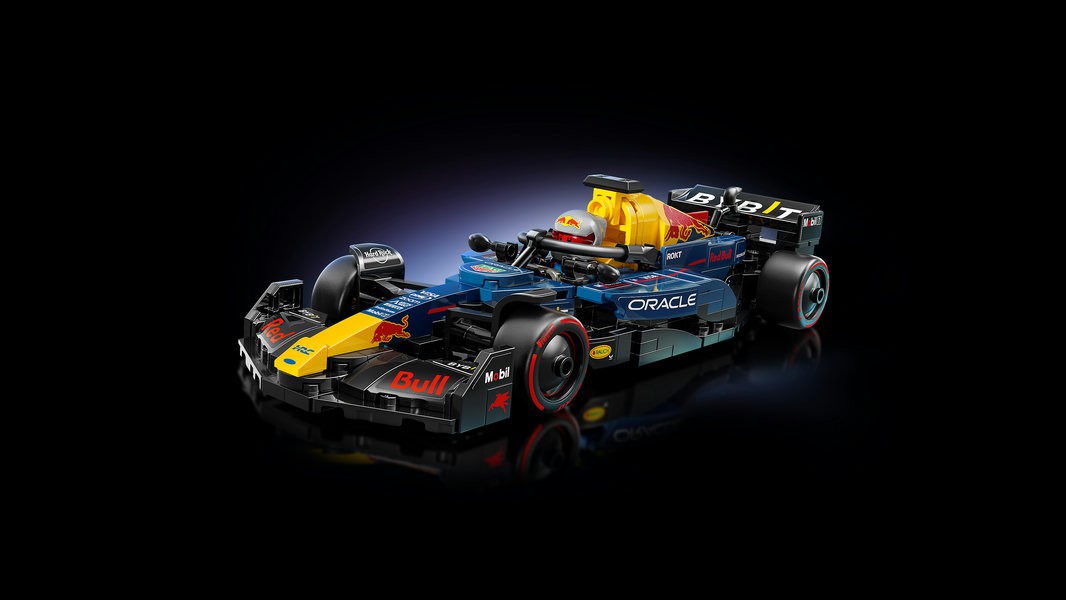 Oracle Red Bull Racing RB20 V29 77243