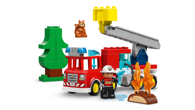 10473 brandbil med slange og brandmand
