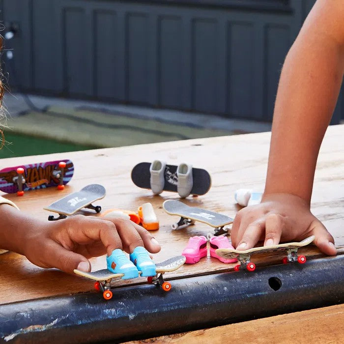 Hot wheels finger skate ASS